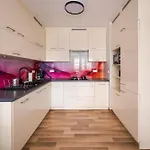 Metro Wierzbno Homely By Bookinghost