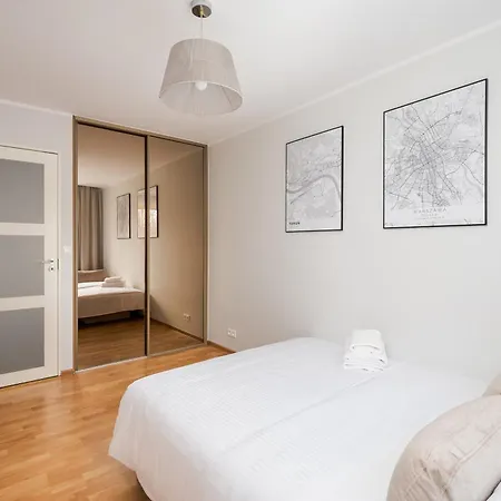 Metro Wierzbno Homely By Bookinghost * Varšava