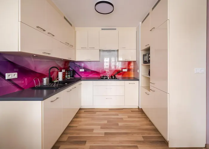 Metro Wierzbno Homely By Bookinghost