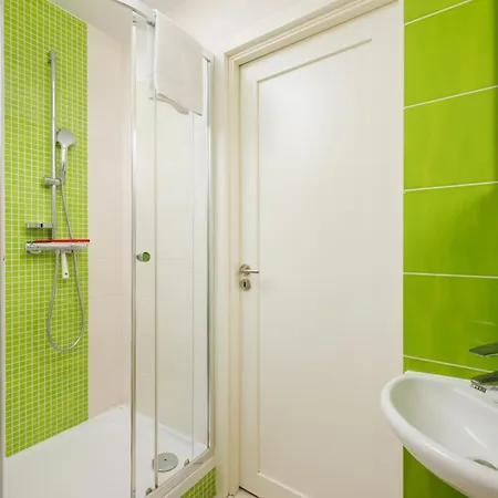 Metro Wierzbno Homely Apartment Warschau